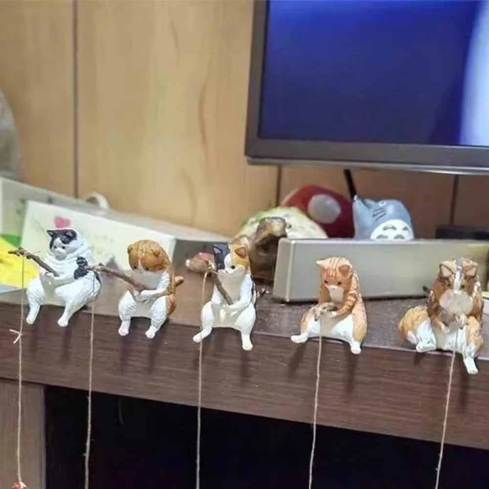 CatCast™ – Mini Fishing Cat Aquarium Ornament