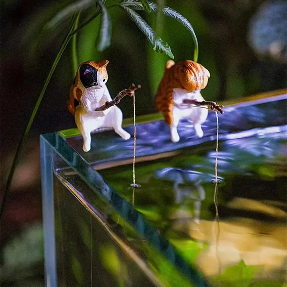 CatCast™ – Mini Fishing Cat Aquarium Ornament